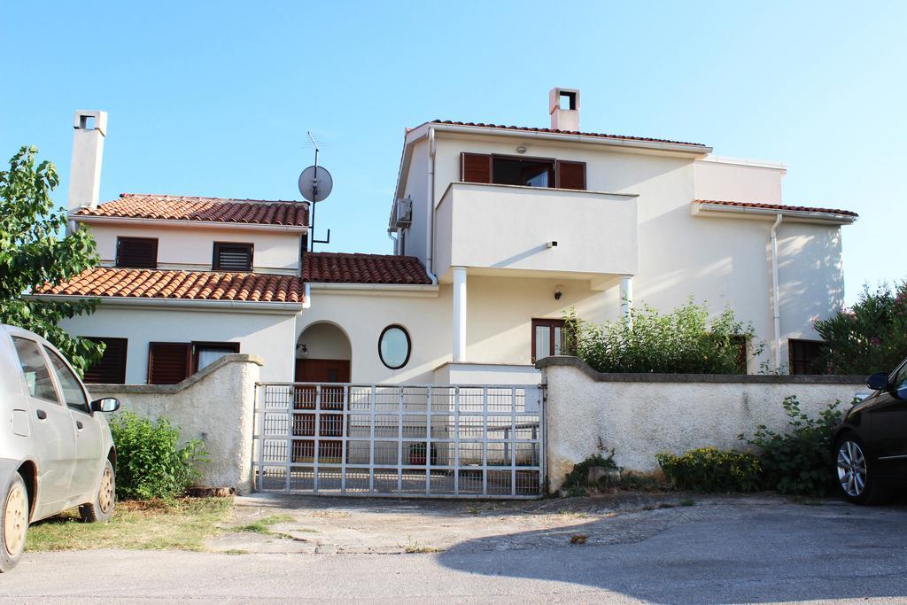 Apartments Cavae Romanae Medulin Exteriör bild